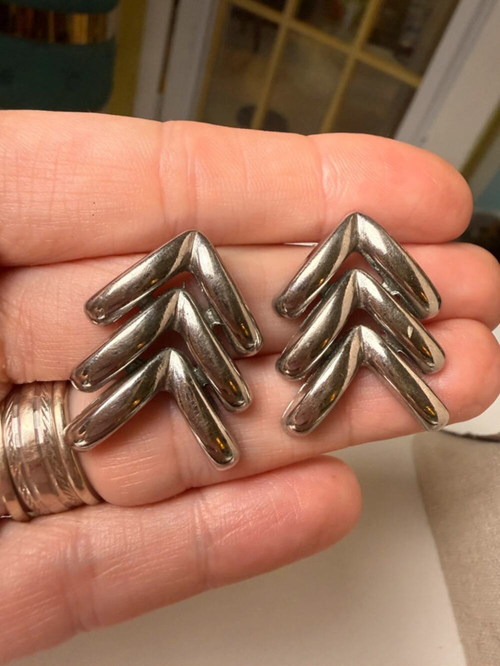 Vintage silver tone chevron post earrings 1”